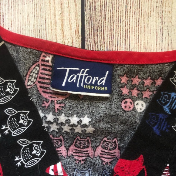 ▪️Owl USA Scrub Top▪️ - Picture 3 of 4